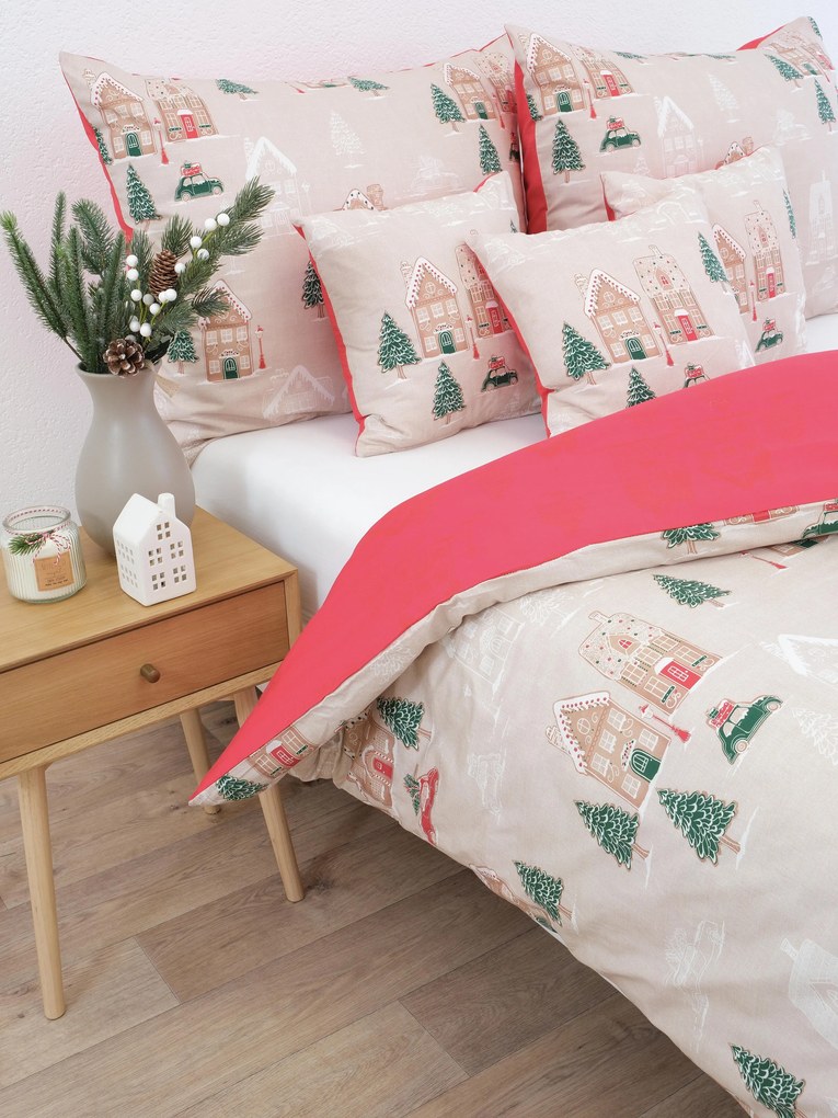Vianočné bavlnené obliečky Renforcé - Perníková chalúpka krémové