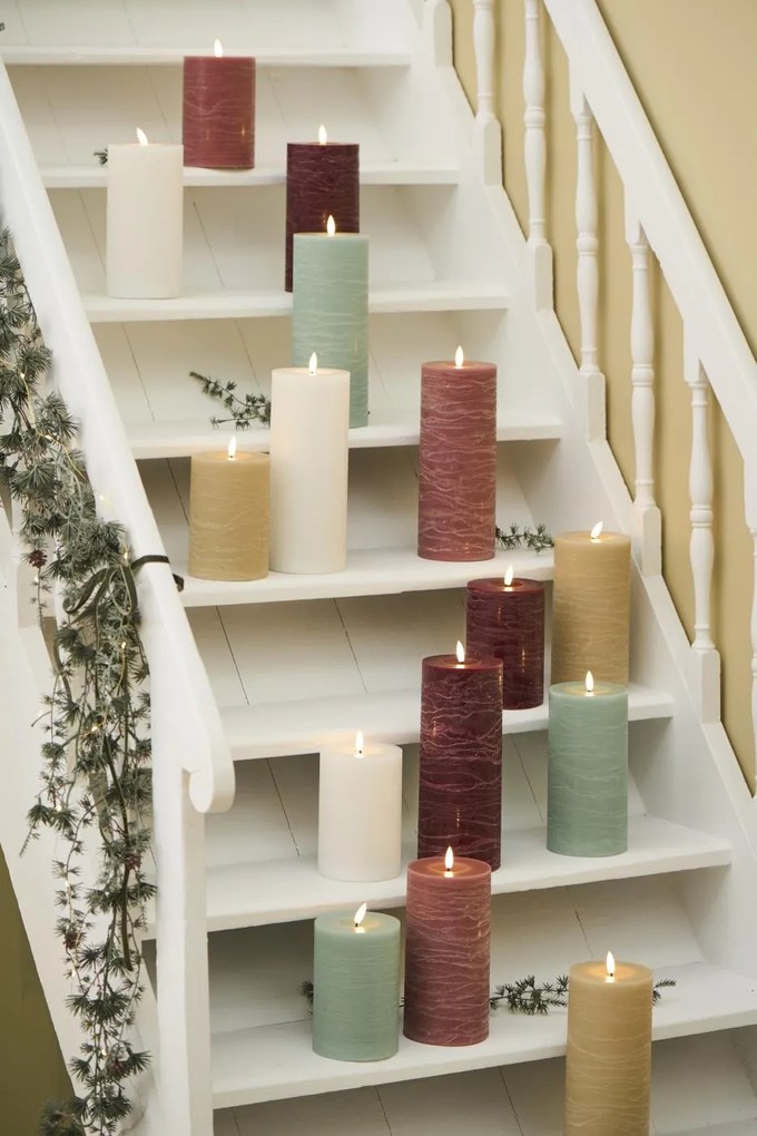 IB Laursen LED stĺpová sviečka WARM FLAME 15 cm biela