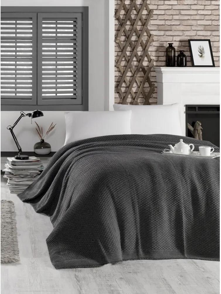 Tmavosivá prikrývka cez posteľ Silvi, 220 x 240 cm