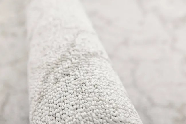 Metrážny koberec Marble 71 mramor, svetlosivý