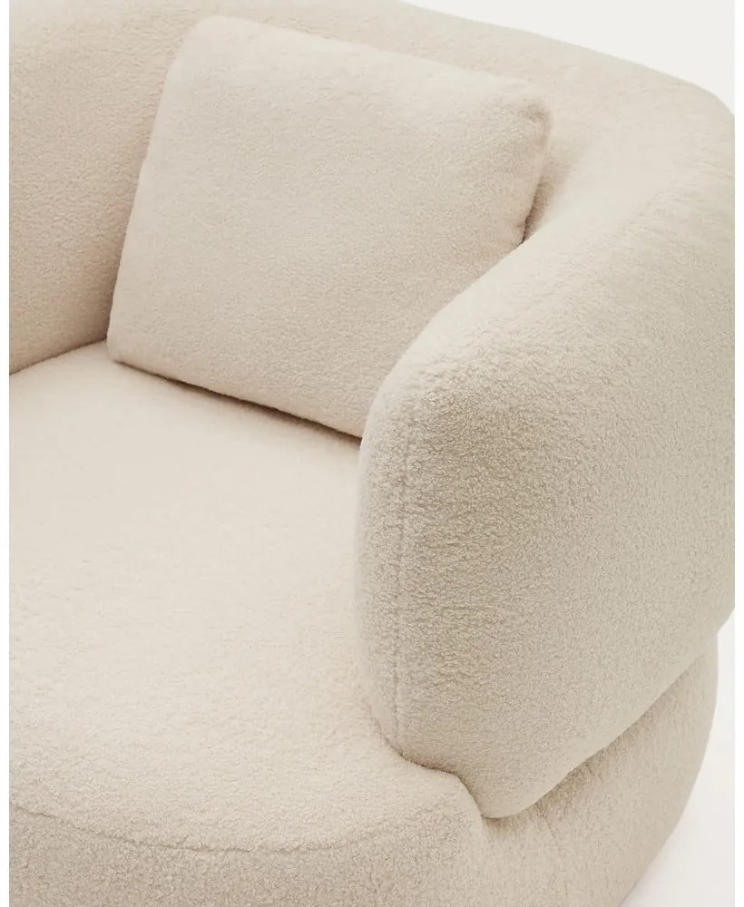 Krémové kreslo z textílie buklé Martina – Kave Home