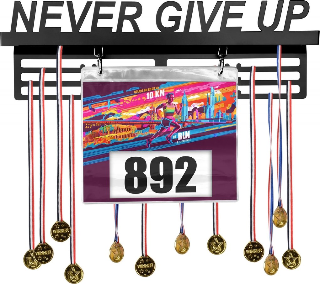 Kovový vešiak na medaily a štartové čísla NEVER GIVE UP - čierny