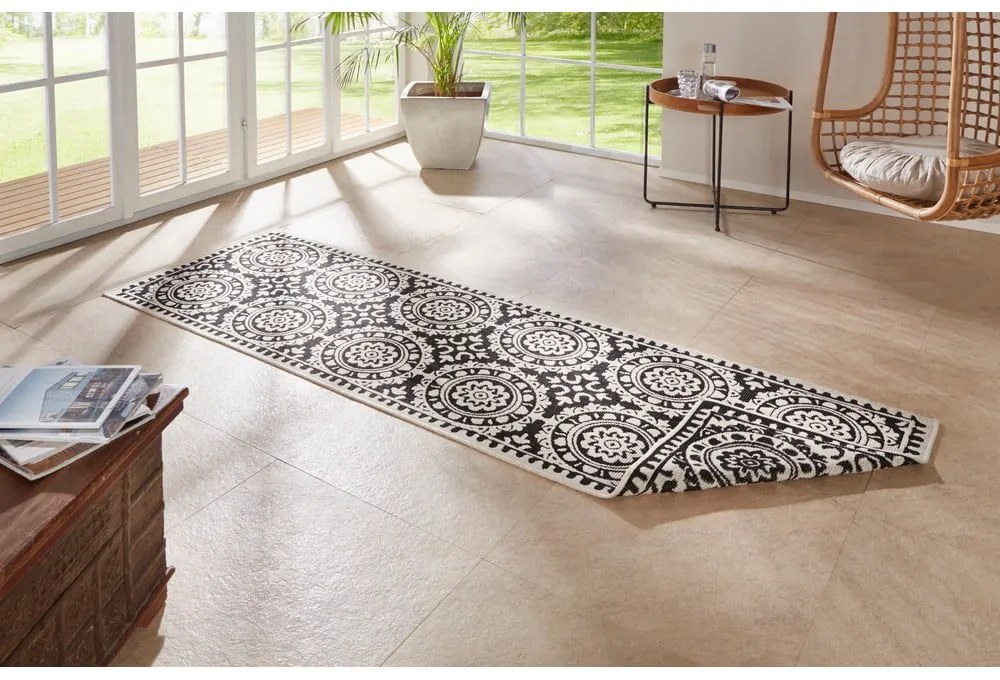 Čierno-krémový vonkajší koberec NORTHRUGS Jardin, 80 x 350 cm