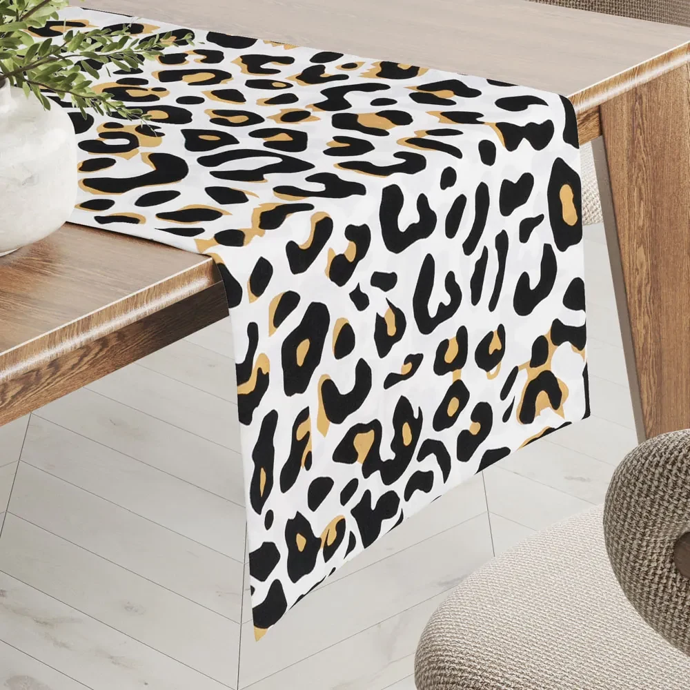 Biante Bavlnený behúň na stôl Sandra SA-409 Leopardí vzor na bielom 45x140 cm