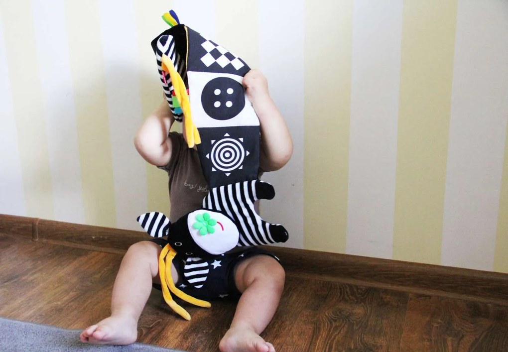 Mom’s Care – textilná knižka – kravička