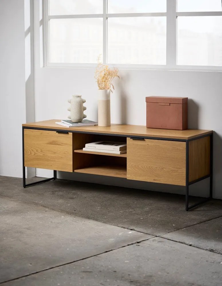 TV stolík v dekore duba v prírodnej farbe 155x55x45 cm Cesura – Unique Furniture