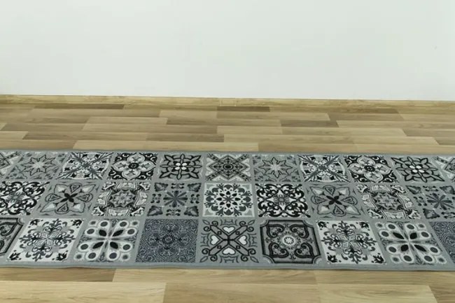 Protišmykový behúň Patchwork - sivý