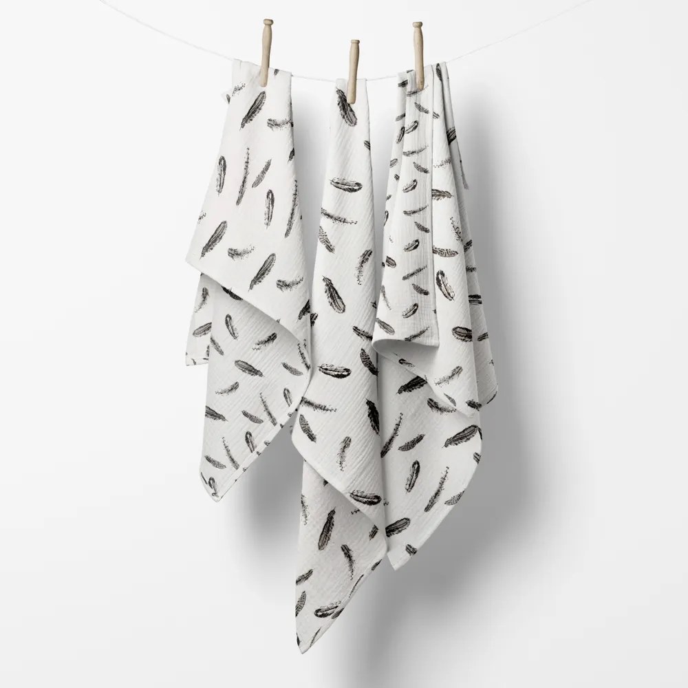 Biante Mušelínová plienka/dečka Nature MSN-074 Čiernosivé pierka na krémovo bielom - ZVÝHODNENÁ SADA 3 KS 100x100 cm - Sada 3 ks