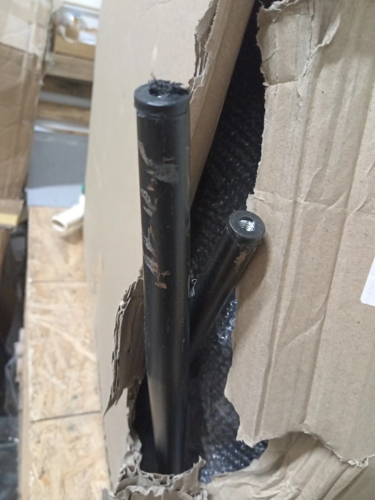 AKCIA Sametová sivá stolička COMO s čiernymi nohami II. trieda