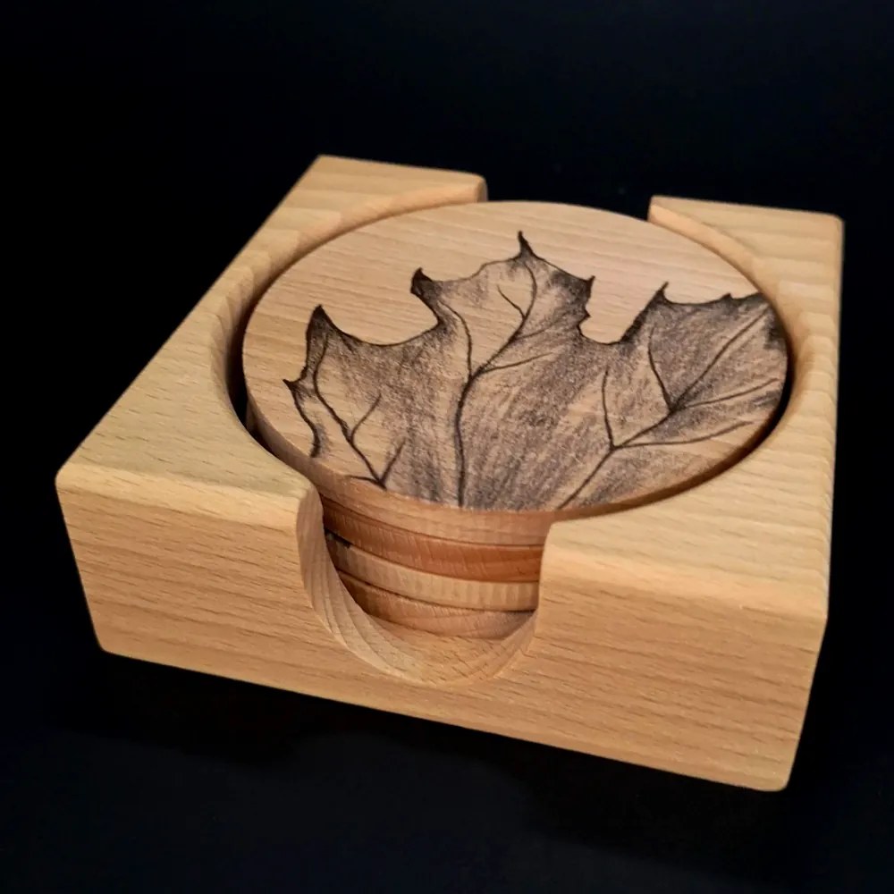 AMADEA Drevený stojanček hranatý so 4 okrúhlymi podtáčkami s potlačou, masívne drevo, 12,5x12,5x4,5cm