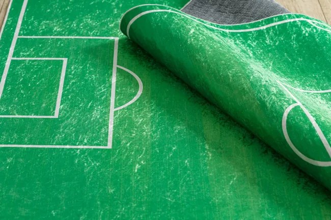 Detský koberec protišmykový BAMBINO 9731 futbalové ihrisko, zelený