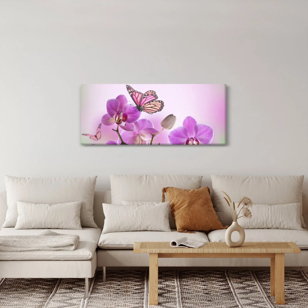 Obraz - Motýľ na kvetoch orchidey, lila (120x50 cm)