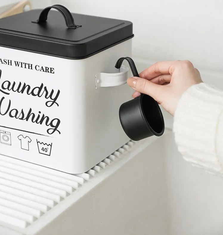 Kovový úložný box na prací prášok s dávkovačom LAUNDRY