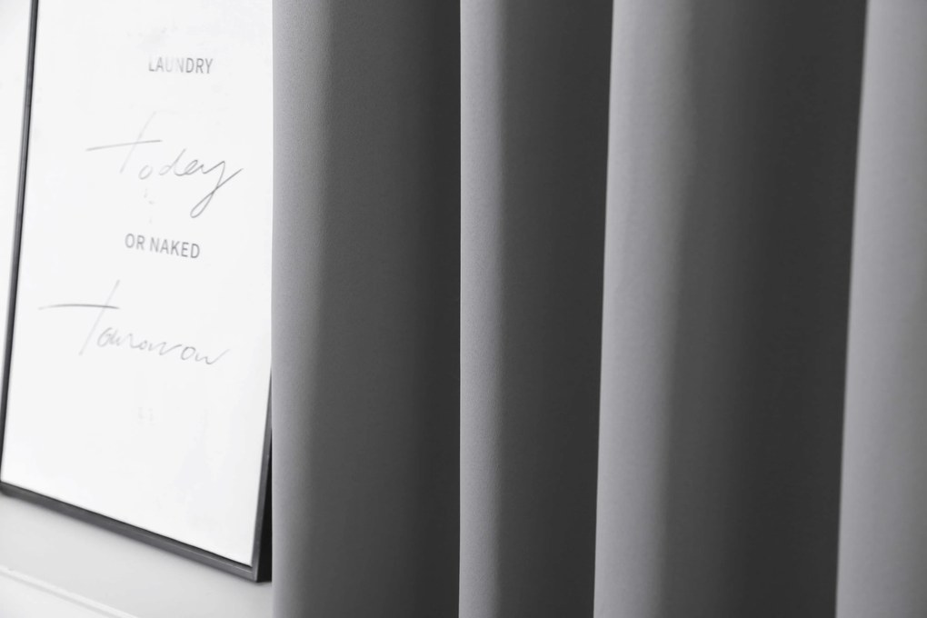 Svetlosivý záves OXFORD 140x250 cm Zavesenie: Kovové krúžky