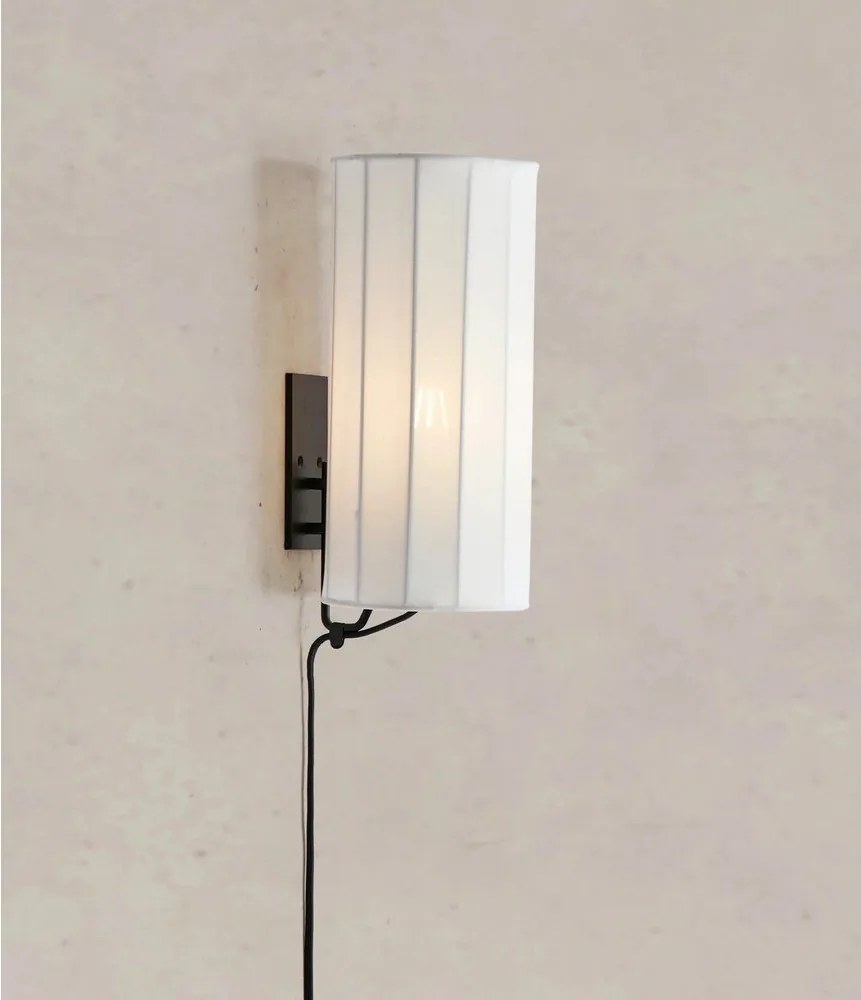 Čierno-biele nástenné svietidlo do zásuvky Hikari – Markslöjd