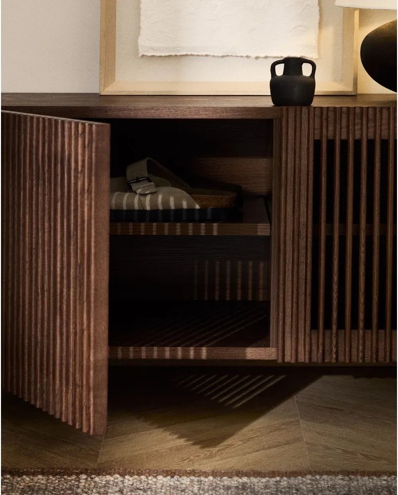 Tmavohnedá skrinka na topánky v dekore jaseňa 98x50x43 cm Beyla – Kave Home