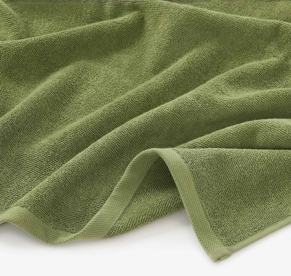 Goldea bavlnený froté uterák / osuška soft bez bordúry – olivový 70 x 140 cm