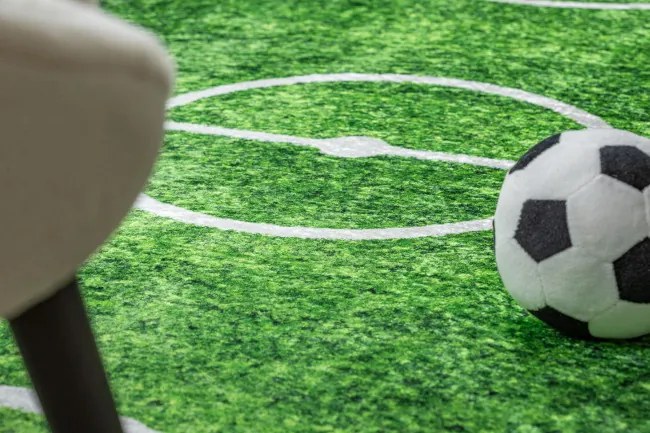 Detský koberec protišmykový BAMBINO 58690 futbalové ihrisko, zelený
