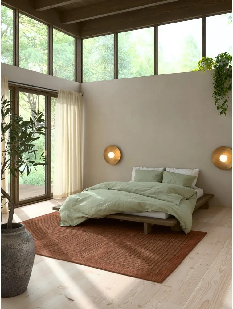 Hnedá dvojlôžková posteľ z borovicového dreva s roštom 160x200 cm Japan – Karup Design