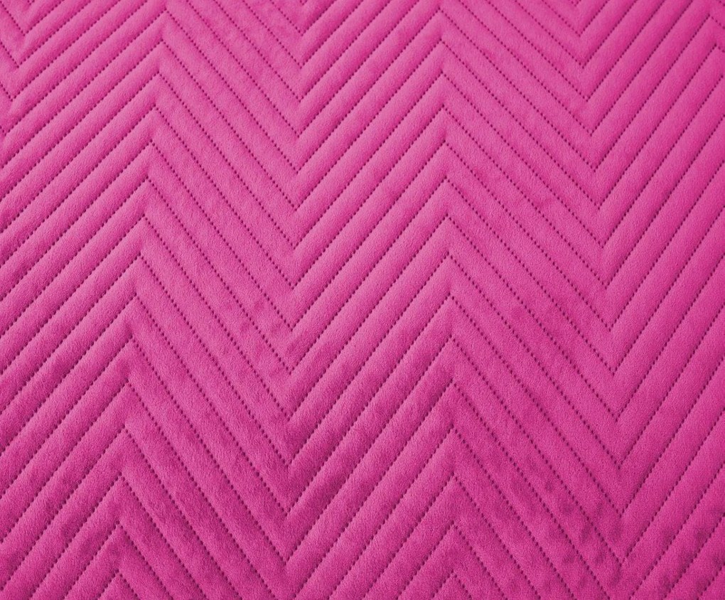 Fialový zamatový prehoz na posteľ so vzorom ARROW VELVET Rozmer: 200 x 220 cm