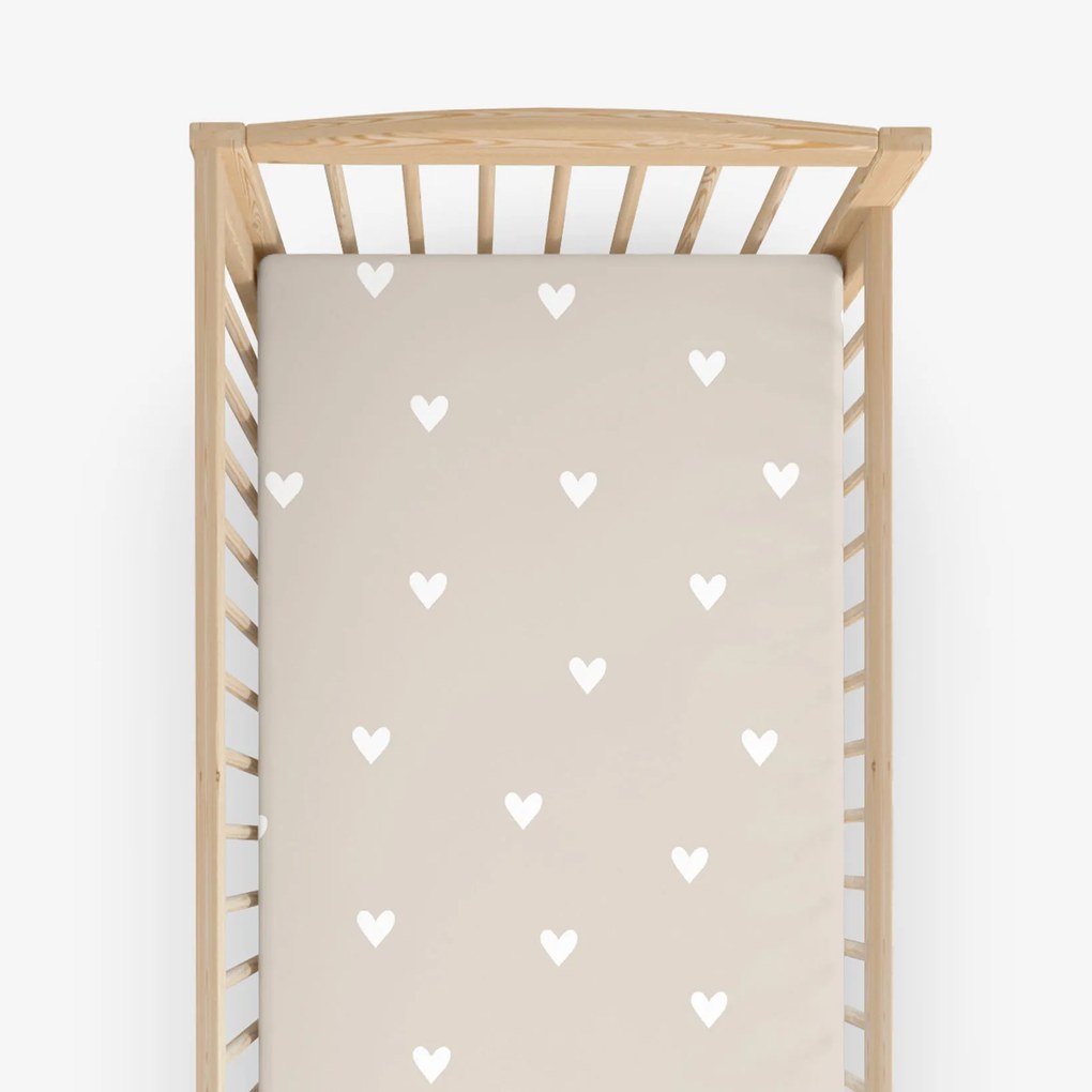 Goldea bavlnená napínacia plachta do detské postieľky - srdiečka na latte 60 x 120 cm