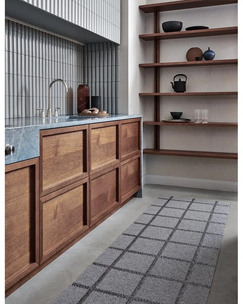 Sivý vnútorný a vonkajší behúň 70x300 cm Ada Grey – Pappelina