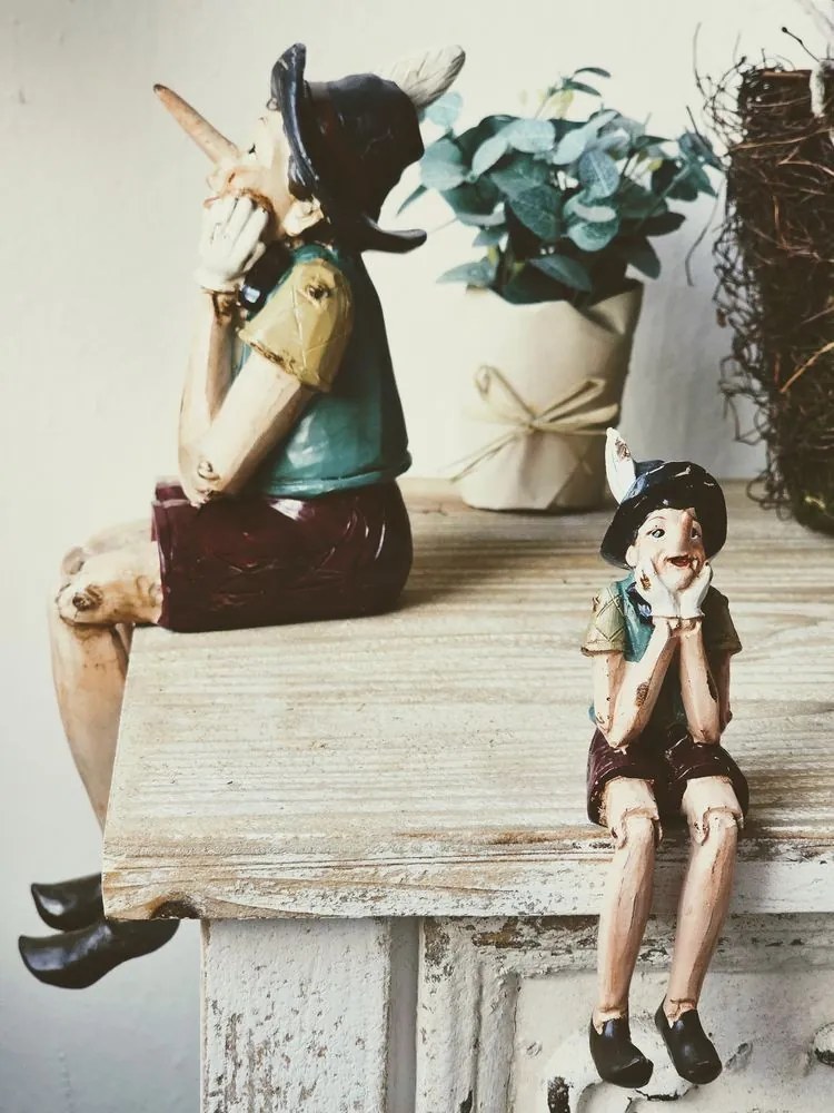 Dekorácie sediaci Pinocchio - 4 * 7 * 15 cm