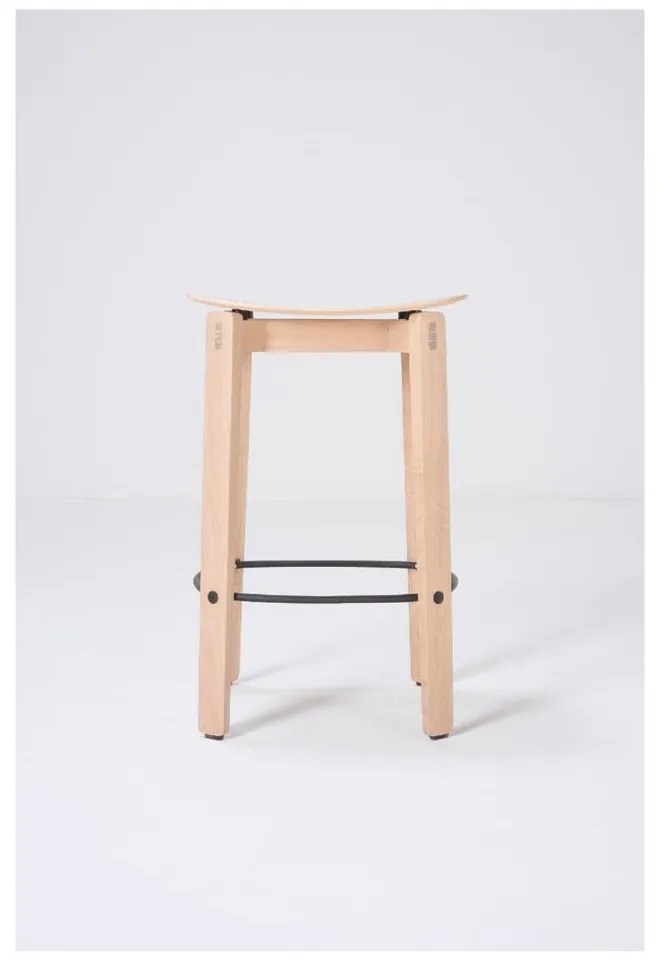 Barová stolička z dubového dreva v prírodnej farbe (výška sedadla 65 cm) Nora – Gazzda