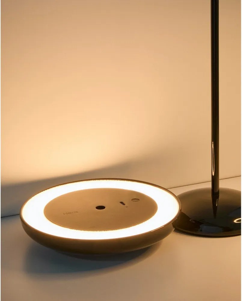 Čierna LED stmievateľná stolová lampa s kovovým tienidlom (výška 35 cm) Porte – Kave Home