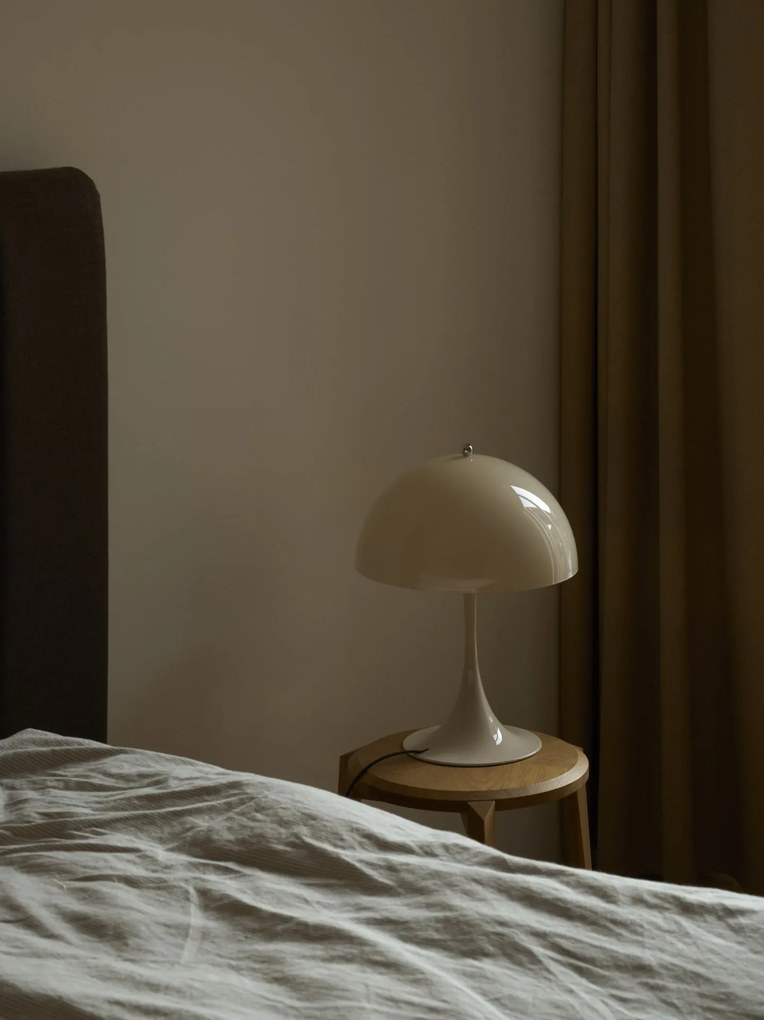 Louis Poulsen Stolní lampa Panthella 320 Opal Beige