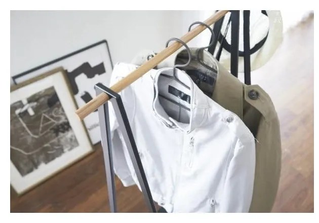 Čierny kovový stojan na oblečenie Tower – YAMAZAKI