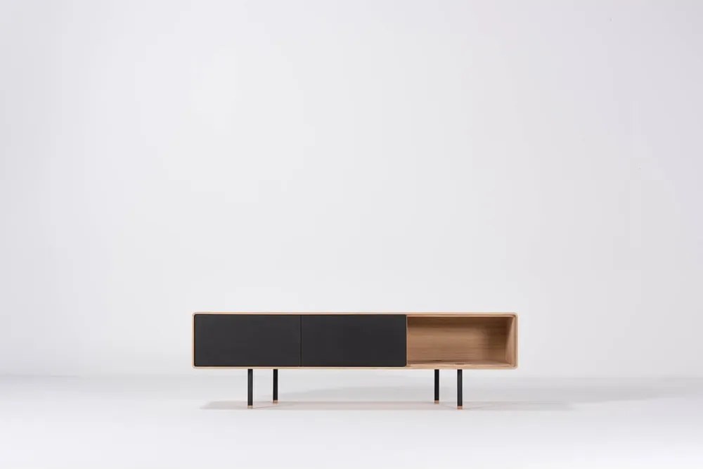 Čierny TV stolík z dubového dreva Gazzda Nero, šírka 160 cm