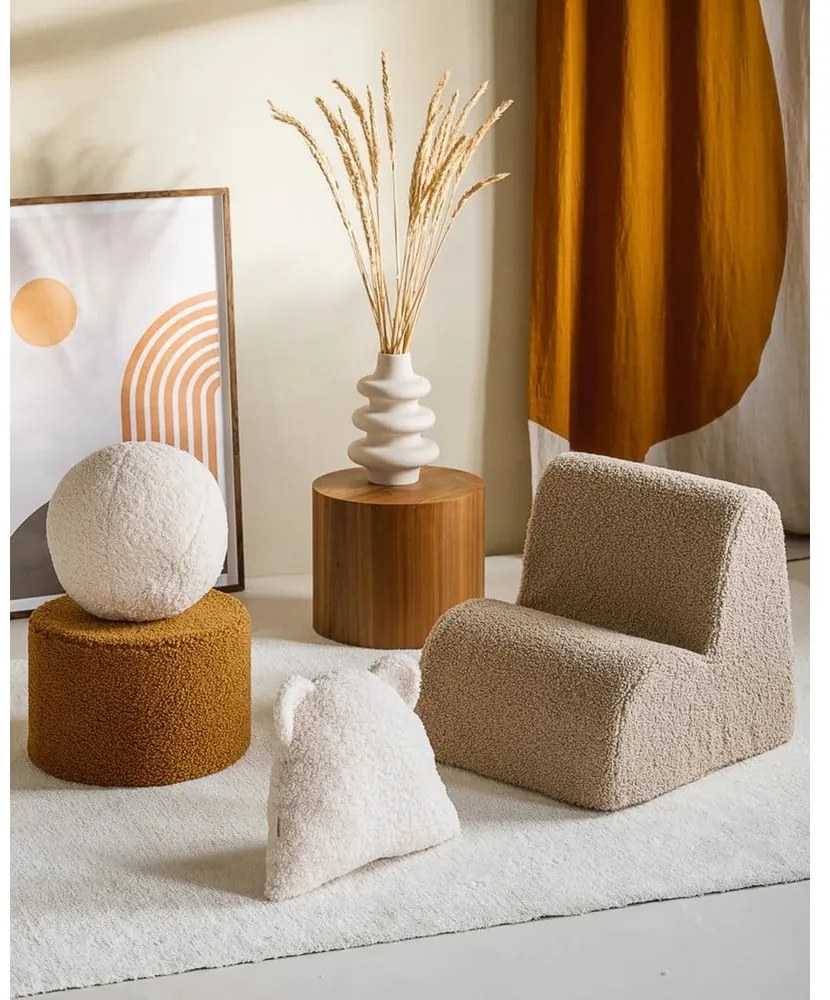 Krémový detský pohovkový vankúš z textílie buklé Bear – Wigiwama