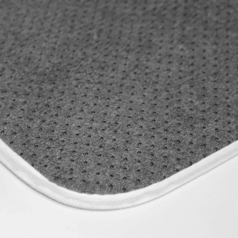 Biela/v striebornej farbe kúpeľňová predložka 45x75 cm Orbella – douceur d'intérieur