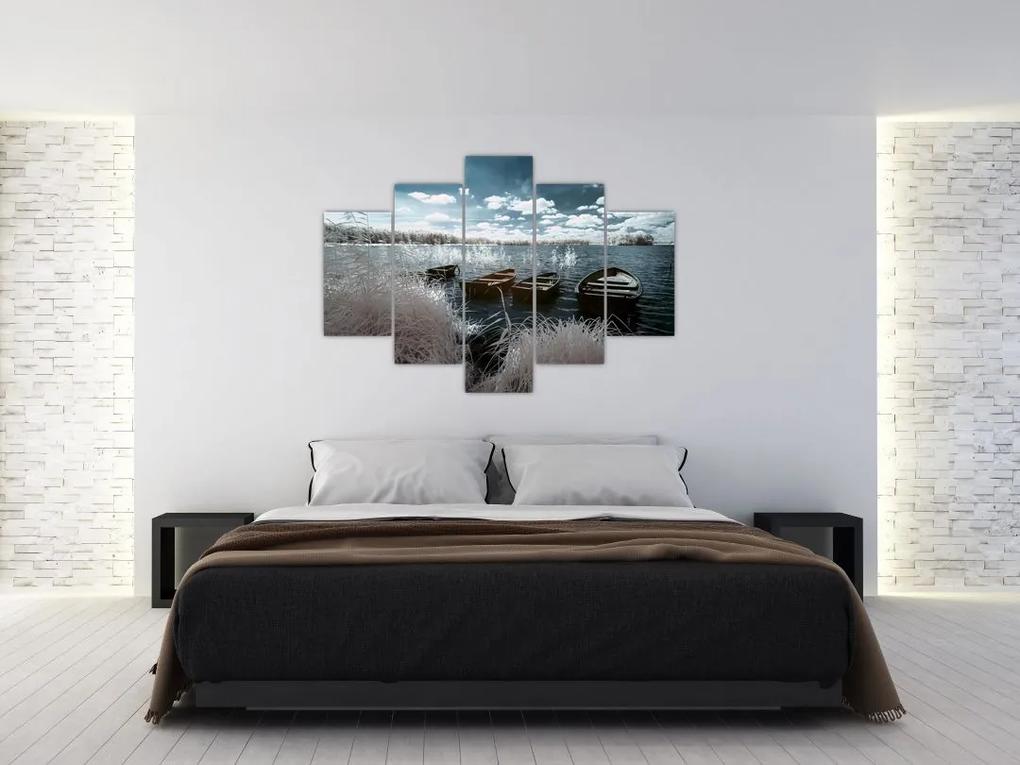 Obraz - Drevené loďky na jazere (150x105 cm)