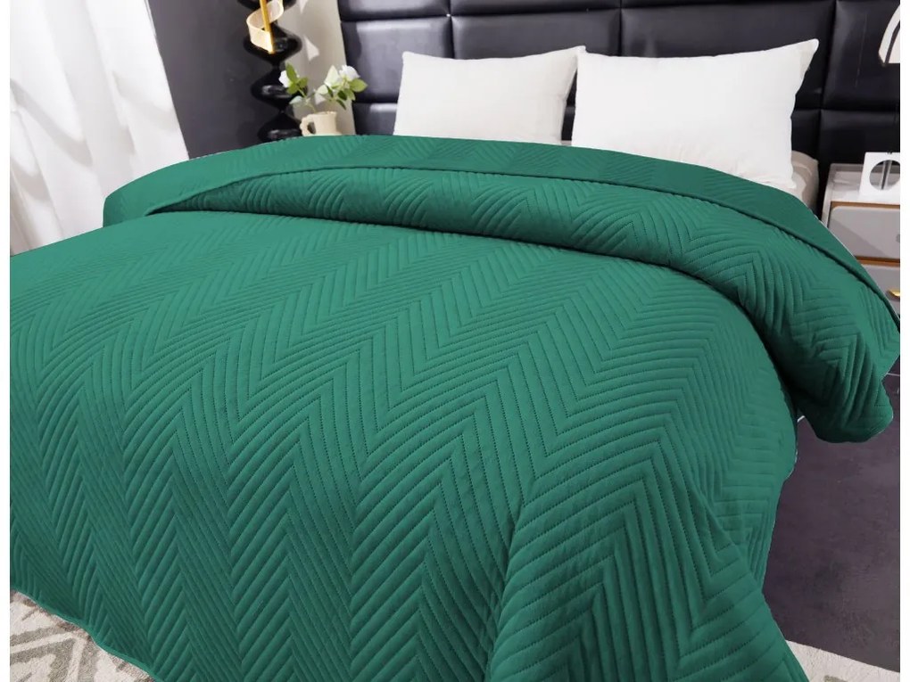 Zelený zamatový prehoz na posteľ ARROW VELVET Rozmer: 200 x 220 cm