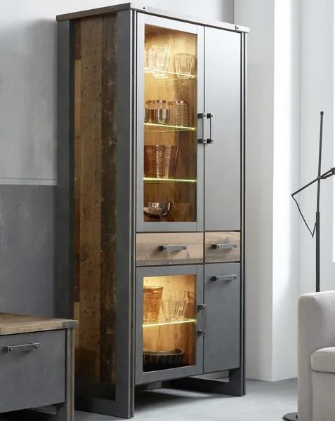 Vysoká vitrína Prime, vintage optika dreva