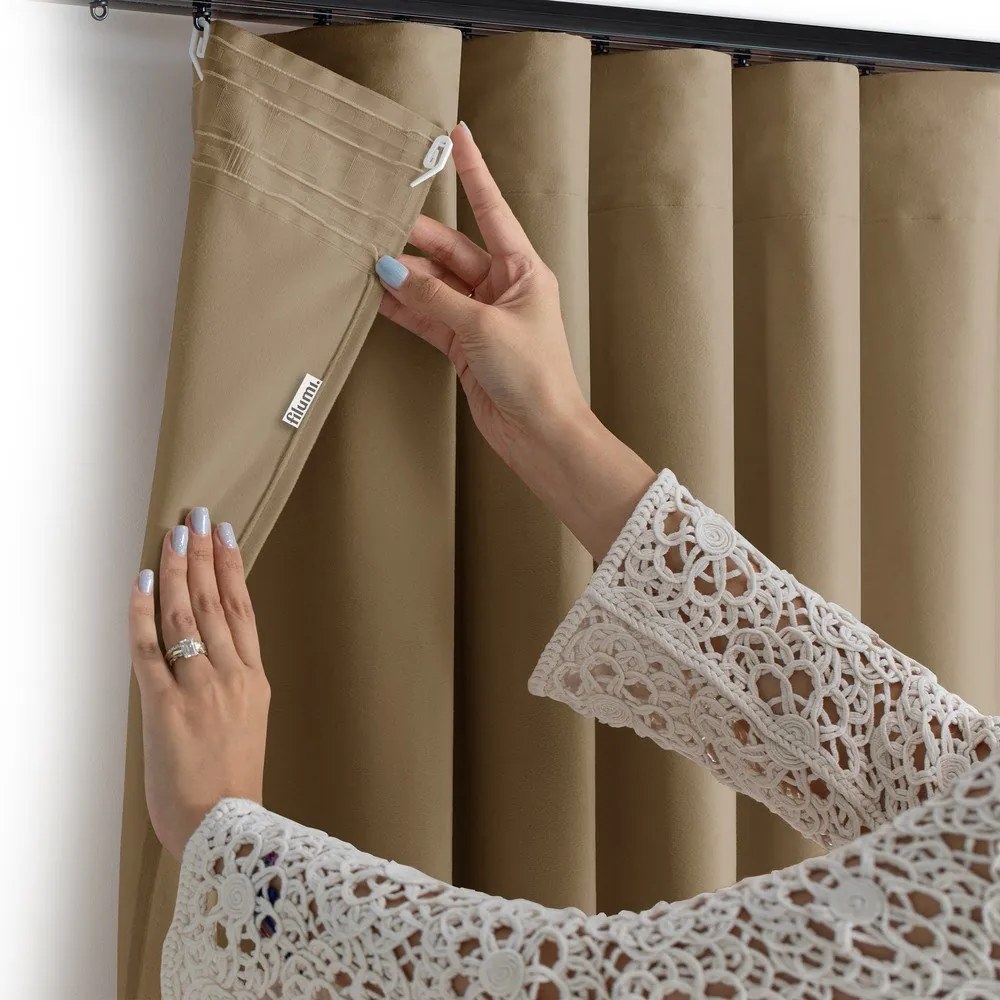 Béžový zamatový dimout záves 530x250 cm Velto – Filumi