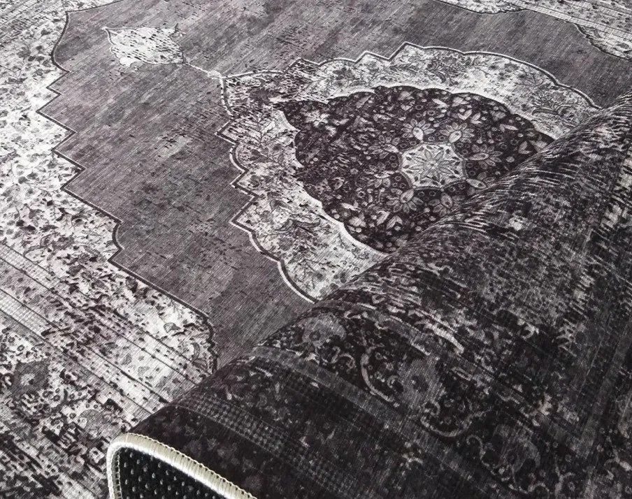 Sivý koberec so vzorom v orientálnom štýle Šírka: 120 cm | Dĺžka: 170 cm