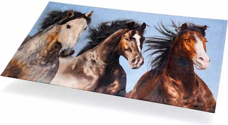 TipTrade Bavlnená froté osuška 70x140 cm - Divoké kone v prírode