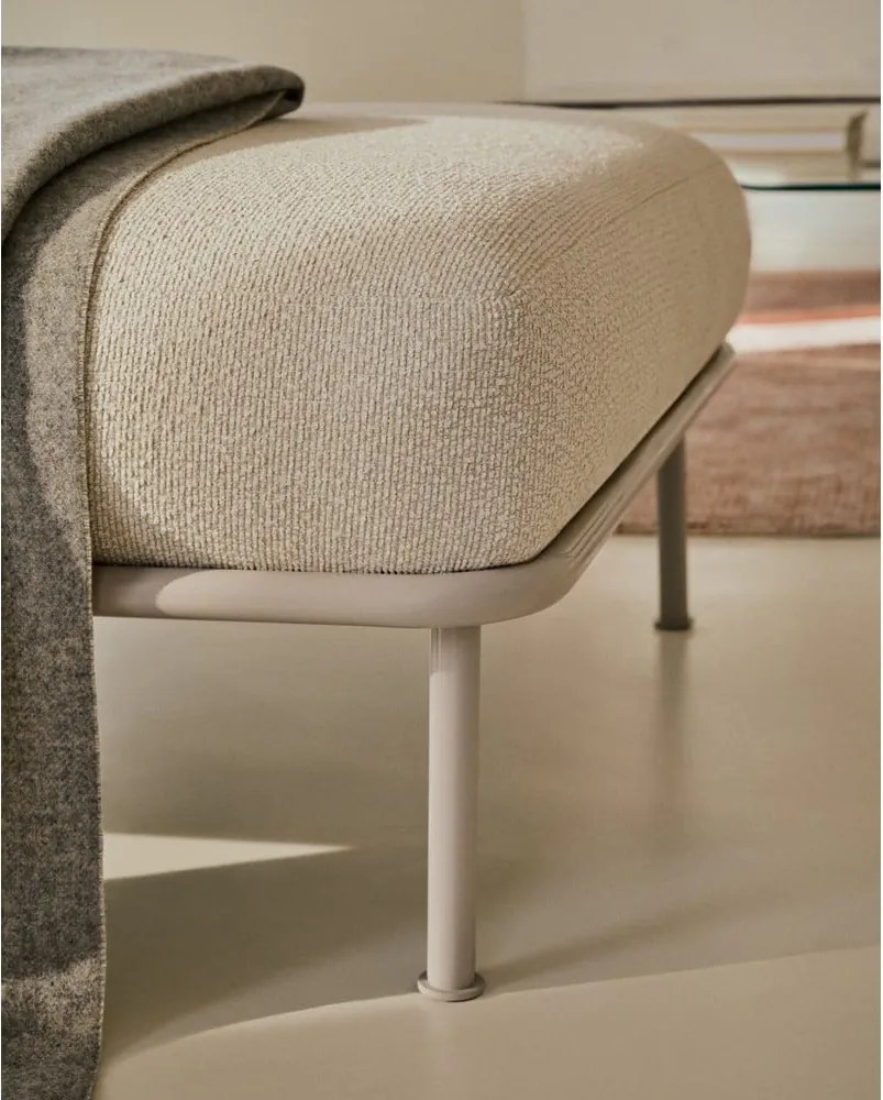 Béžová podnožka z textílie buklé Aurum – Kave Home