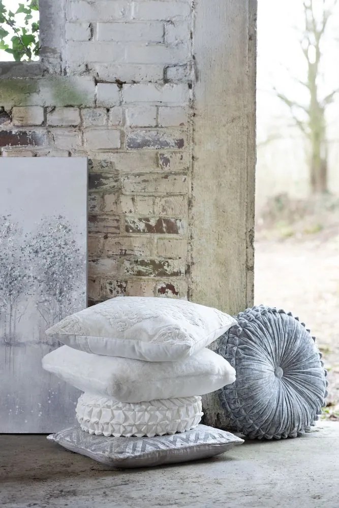 Biely antik zamatový vankúš s ornamentom a výplňou Vende - 44*44cm