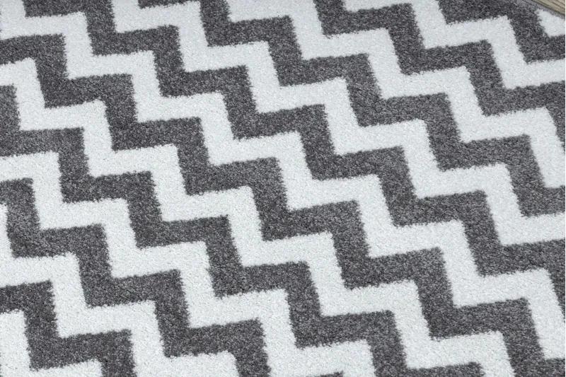 styldomova Sivobiely koberec sketch cik-cak kruh F561