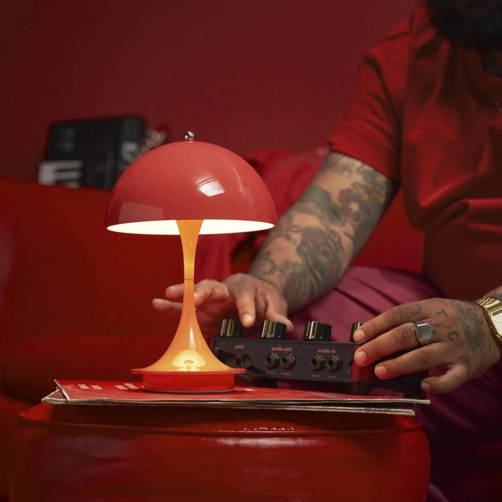 Louis Poulsen Prenosná lampa Panthella 160 V3 Coral