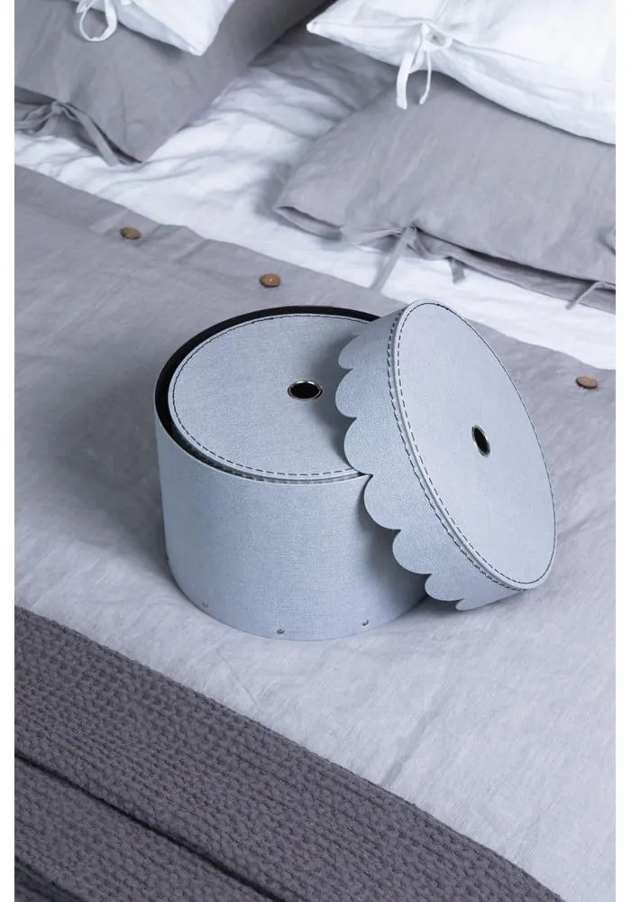 Svetlosivé kartónové úložné boxy s vekom v súprave 2 ks ø 26x17,5 cm Wilma – Bigso Box of Sweden