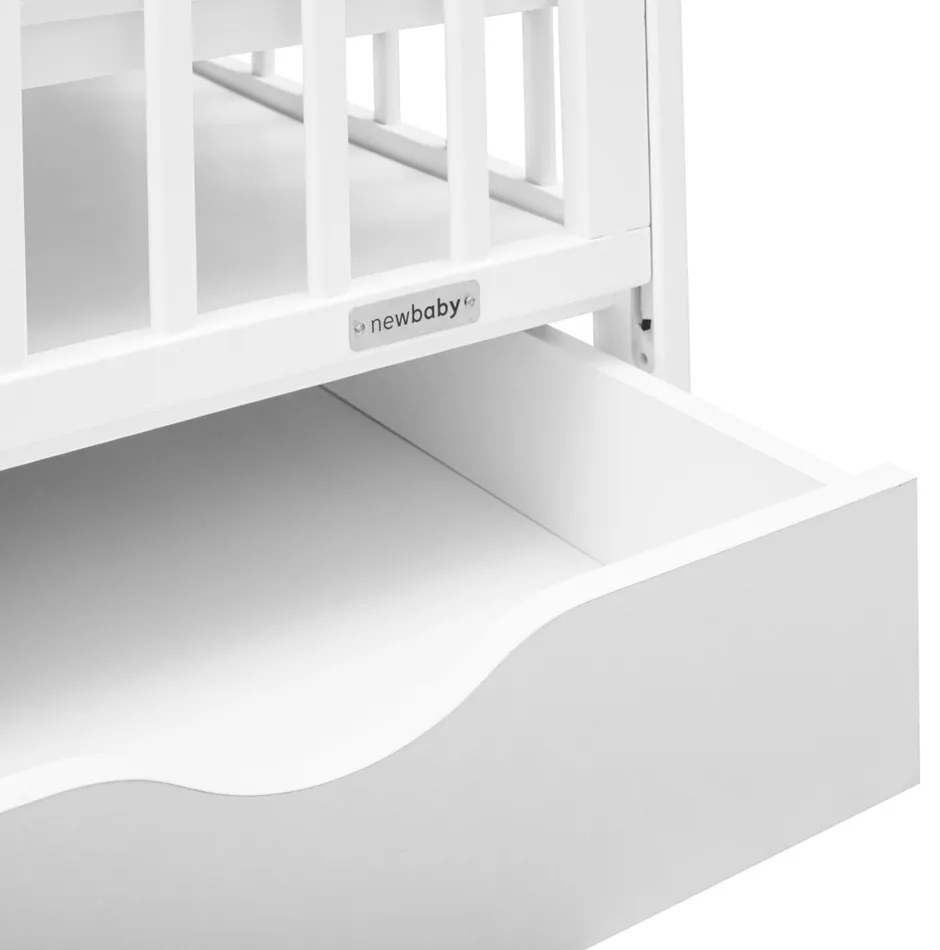 New Baby Detská postieľka Lilly so sťahovacou bočnicou a zásuvkou, biela