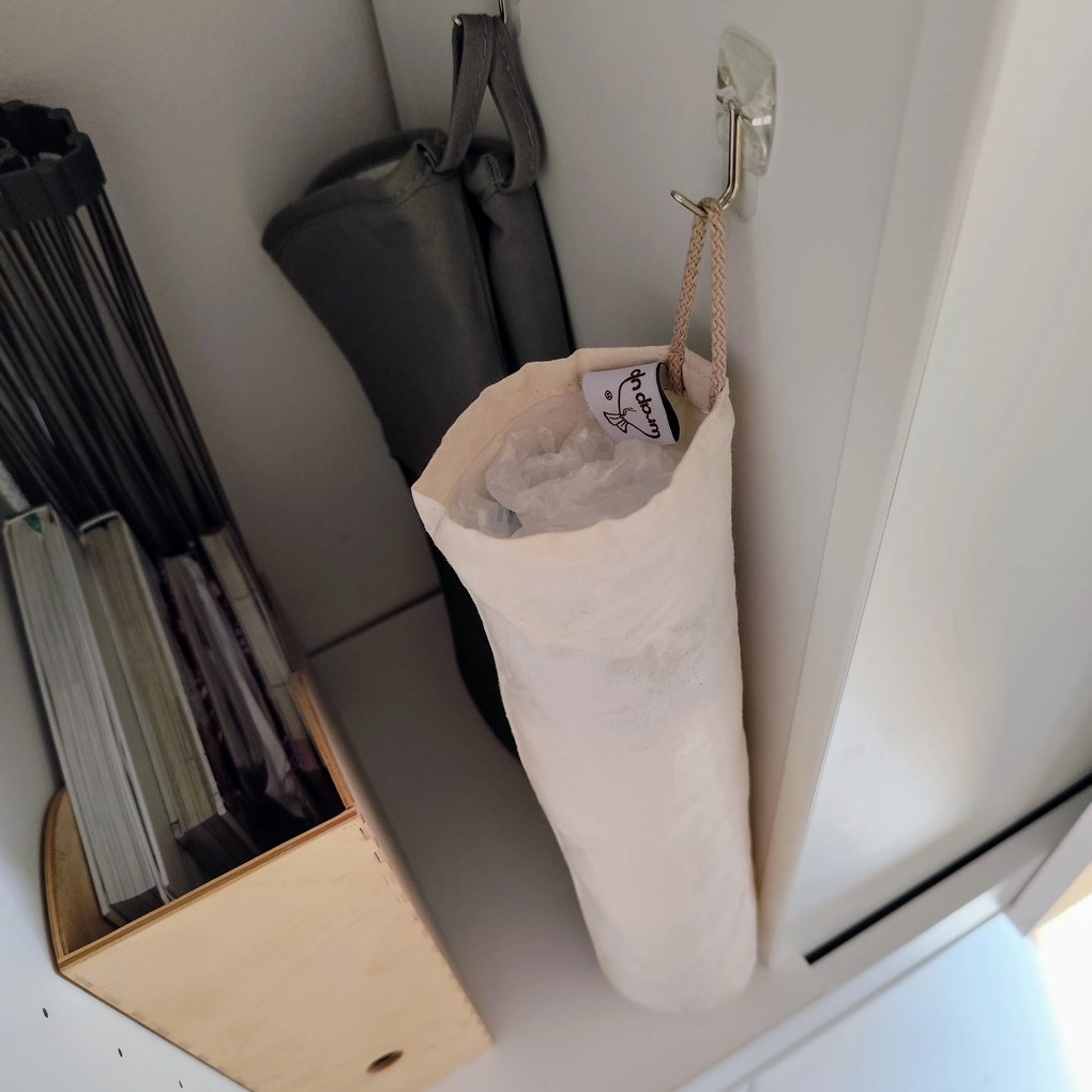 Vrecúško - organizér na plastové vrecká, režné s bodkou