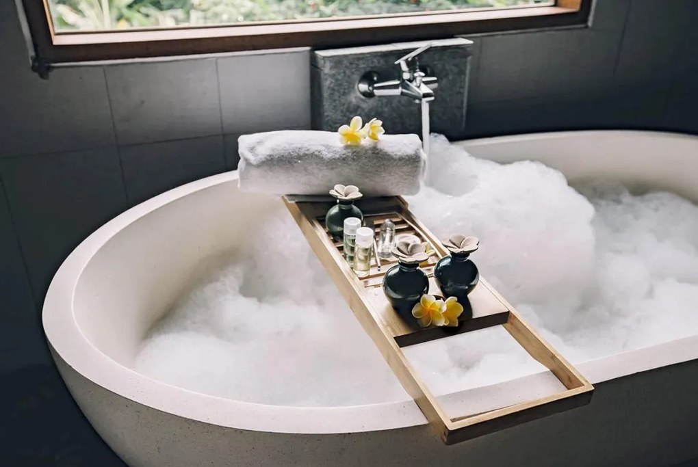 Bambusový stolík do vane Dafne hnedý