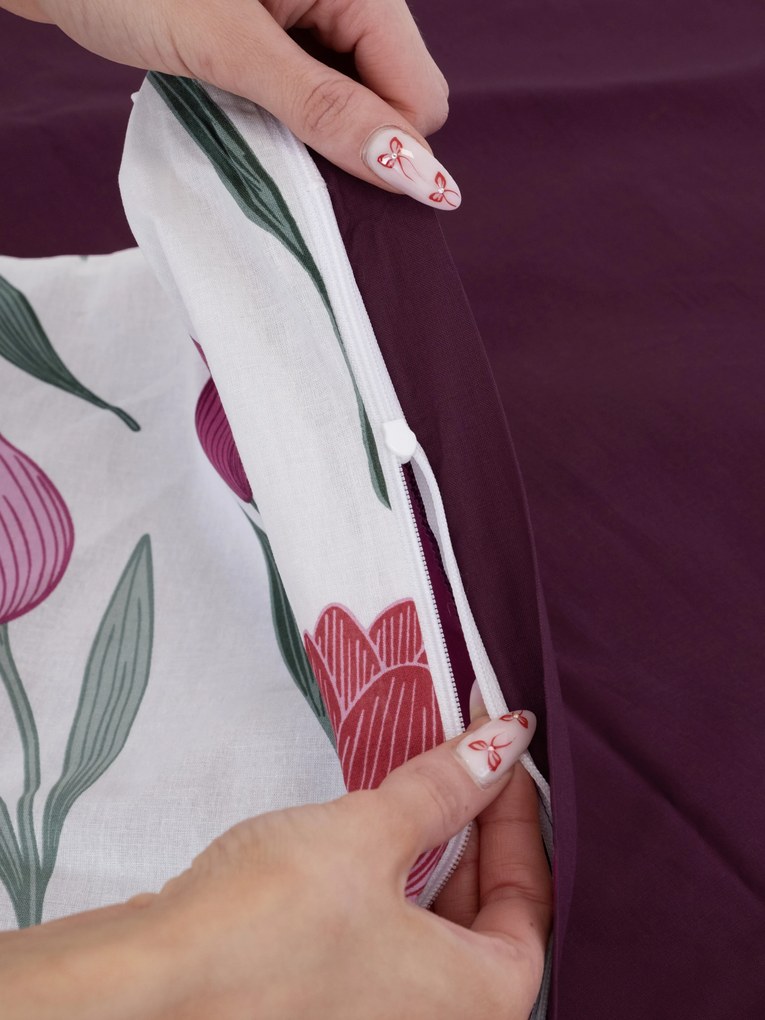 Bavlnená obliečka na vankúš Renforcé 40 × 60 cm - Kvety tulipánov fialovej