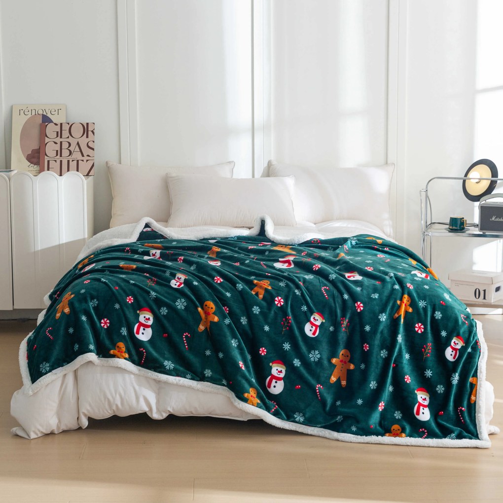 Vianočná tmavozelená baránková deka z mikroplyšu SNOWMAN AND GINGERBREAD Rozmer: 200 x 220 cm